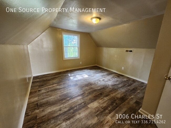 Photo - 1006 Charles St
