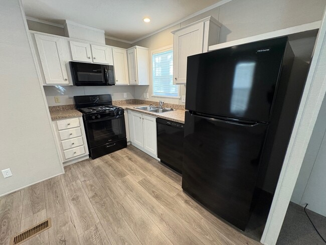 Photo - 2407 8 Mile Rd