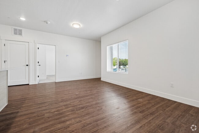 1BR, 1BA - 737SF - Living Room