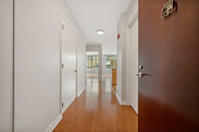 Photo - 33 W Ontario St Unit 17E