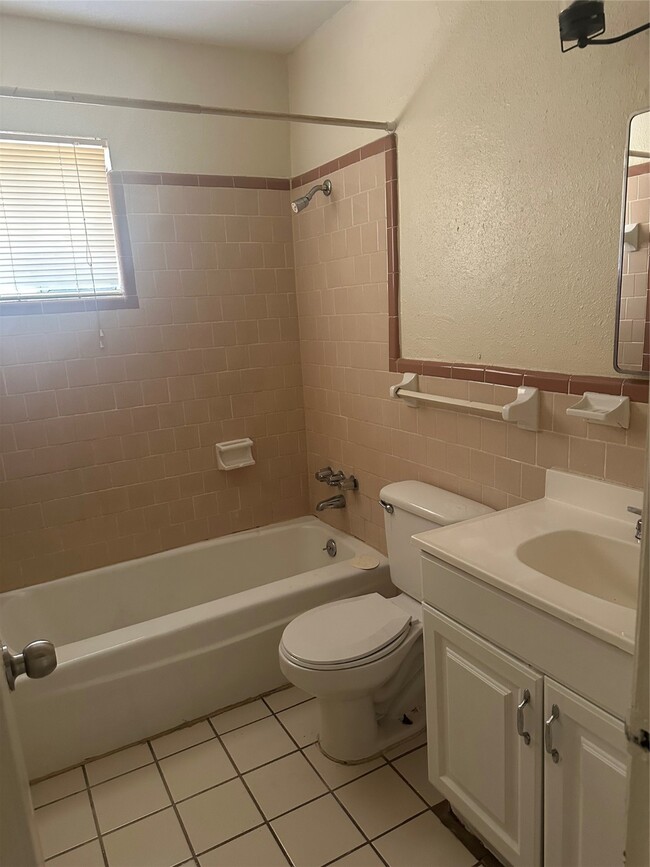 Photo - 5962 Ardmore St