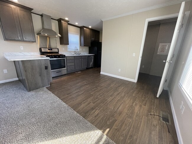 Photo - 38054 Versailles St