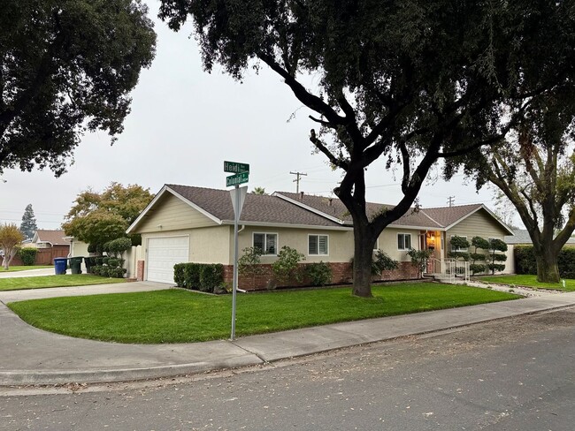 Photo - Conveniently located single story home!