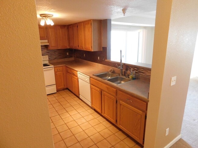 Photo - 3 Bed | 2 Bath | 1,264 sq ft | Littleton, CO  **Available Mid August**