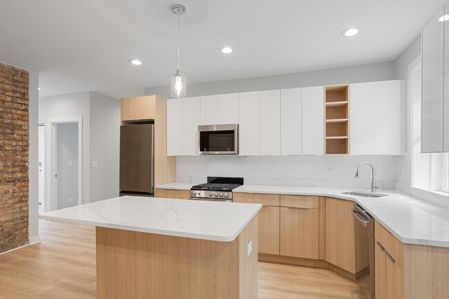 Photo - 7389 N Damen Ave