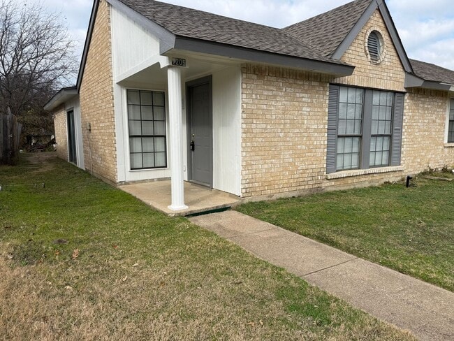 Building Photo - AVAILABLE NOW!!! Very Nice 3 Bedroom Dallas Half Duplex in Duncanville ISD