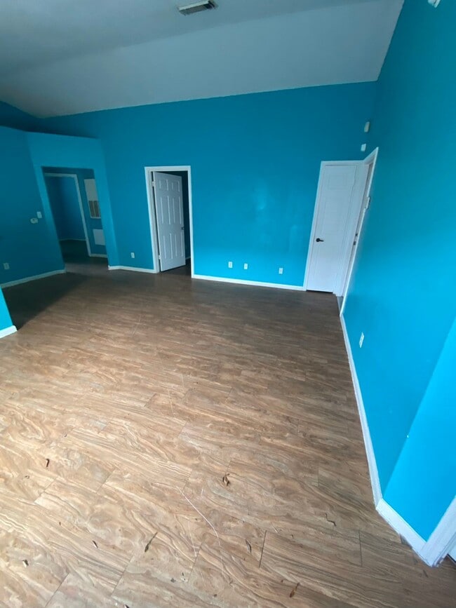 Photo - 15823 Ridgecroft Rd