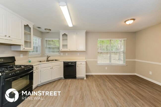 Photo - 704 Fieldstream Way