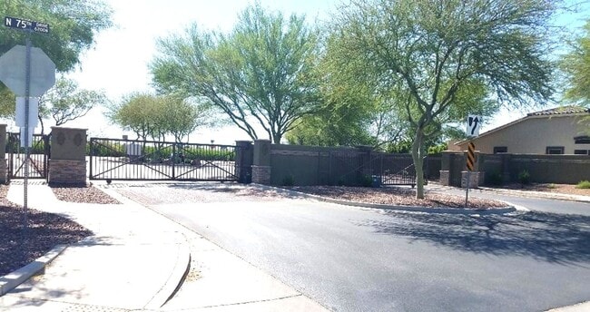 Photo - 3-bedroom, 2-bath home with a 2-car tandem garage FREE RENT OAC