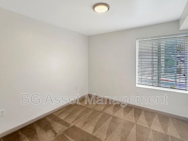 Photo - 1459 MacArthur Blvd Unidad 12