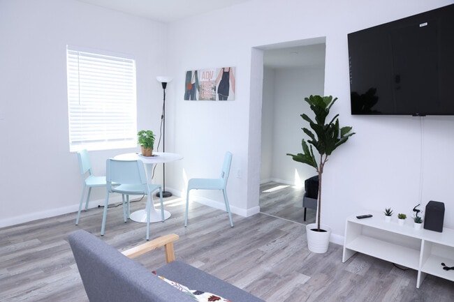 Photo - 1109 Douglas Rd Unidad ID1056522P