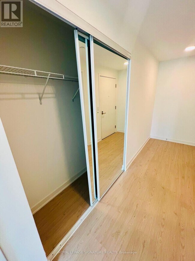 Photo - 65 Mutual St Unit 3006