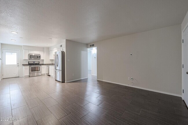 Photo - 6819 N 12th St Unidad 25