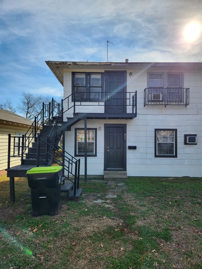 Building Photo - 811 E 17th St