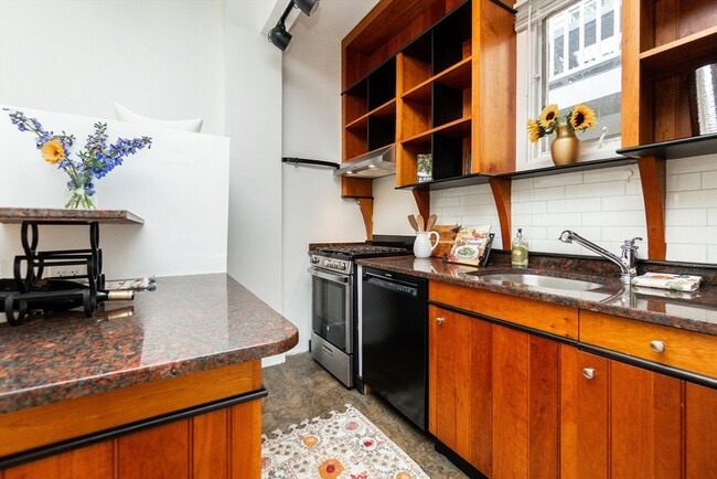 Photo - 69 Walker St Unidad A Rental