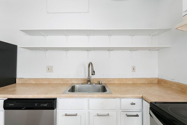 Photo - 5236-5240 South Tacoma Way Unidad 3