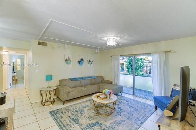 3095 N Oakland Forest Dr Unidad 104