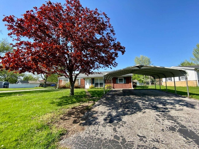 Great 4 Bedroom 2 Bathroom Red Brick Ranch Home in New Whiteland!