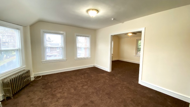 Photo - 300 W 31st St Unidad 2