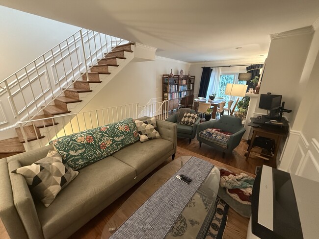 Photo - 1688 Euclid St NW