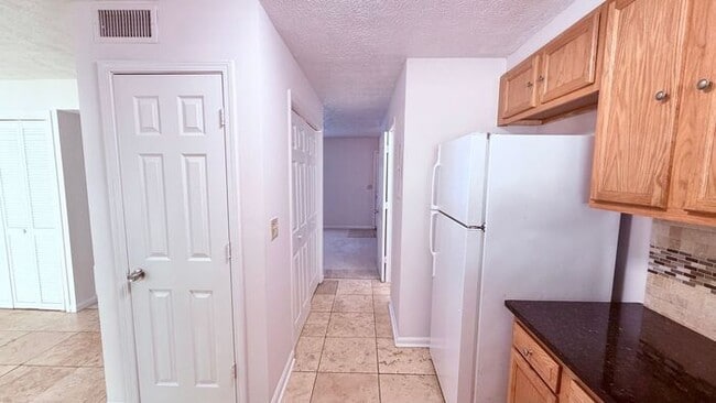 Photo - Lilburn 2 Bed-2.5 Bath Townhouse, Fireplace, Great Floor Plan!