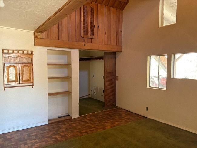 Photo - 1720 Main St