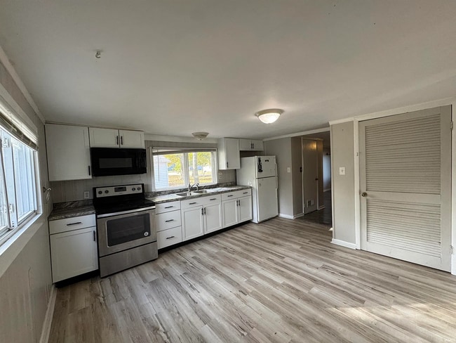 Photo - 800 Clark St