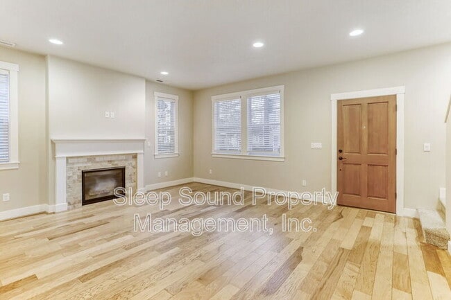 Photo - 570 SW 201st Ave