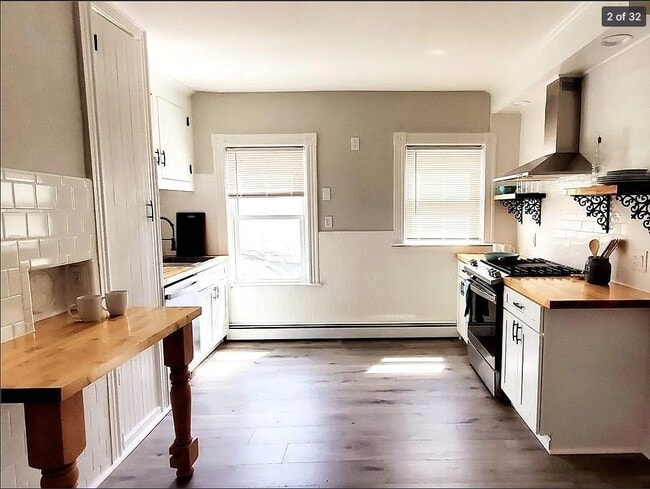 Photo - 1129 Main St Unit 1