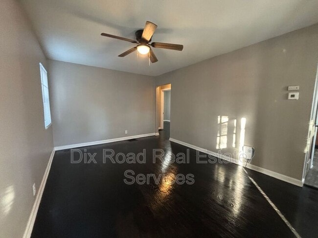 Photo - 1445 Southlyn Dr