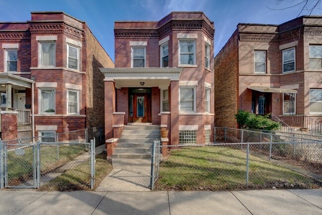 Building Photo - 7331 S Dante Ave