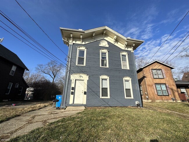 Photo - 2 br, 1 bath Triplex - 910 Burr St Apt. #2...