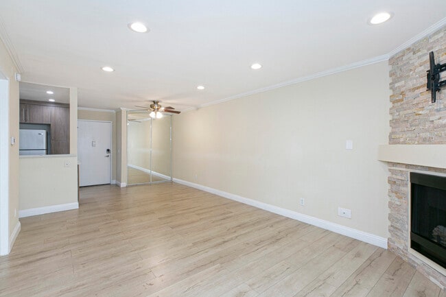 Sala de estar - 5525 Canoga Ave Unidad 113