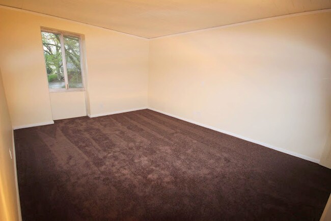 Photo - Queensbury Apartments