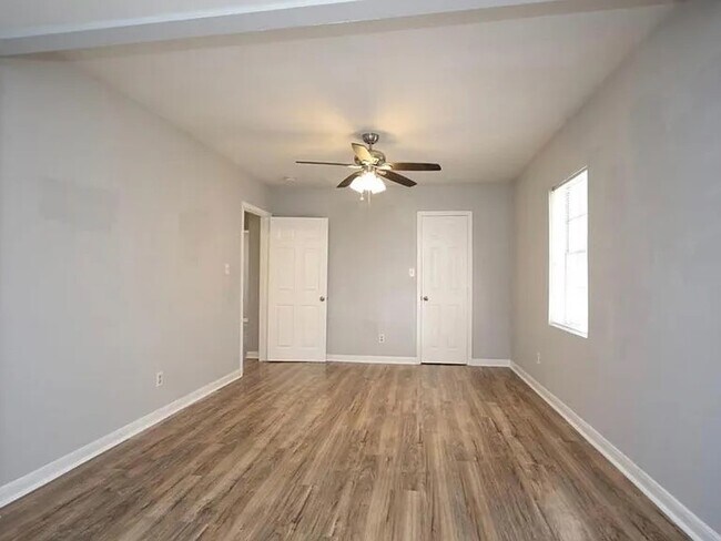 Amplia suite principal - 4039 Cornell St
