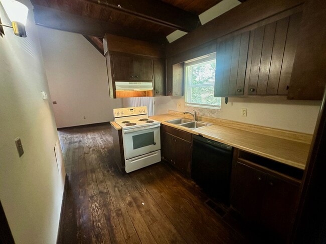 Photo - 400 Lindsay Rd Unit 02