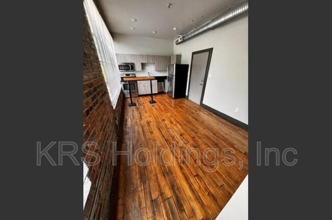 Building Photo - 123 Pine St Unit Apt 8