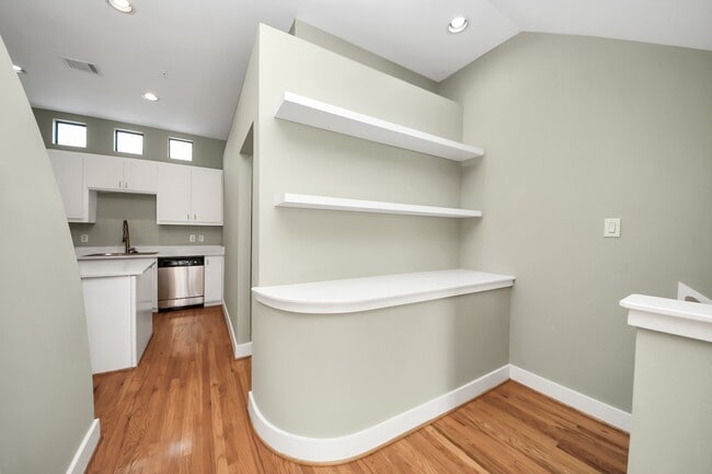 Photo - 8715 Meadowcroft Dr Unit 404