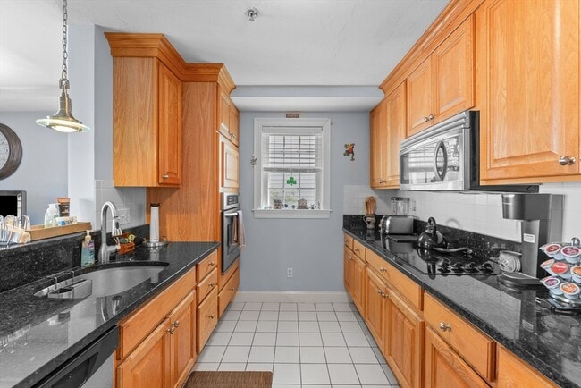Building Photo - 21 Wall St Unit #B Rental