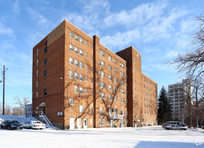Reeves Apartments - Reeves Apartments