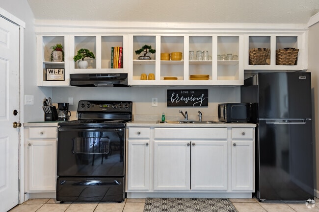 1BR, 1BA - 500SF