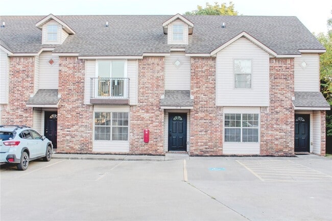 Photo - 1746 N Chestnut Ave