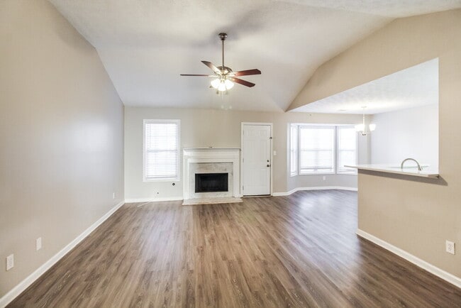 Photo - 1376 Trafalgar Way