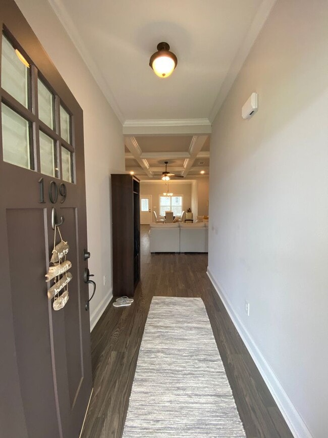 Photo - 109 Cascades Ct