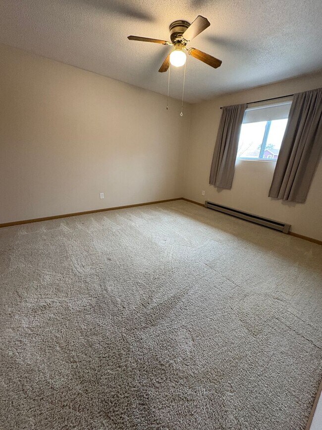 801 Evergreen Dr Unit 2 - Upper
