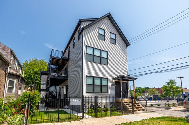 Photo - 2412 W Belden Ave Unit 1R