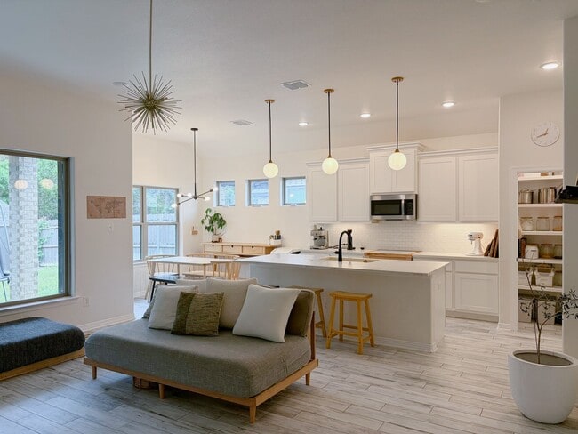 Photo - Gorgeous Home - MUST SEE!!