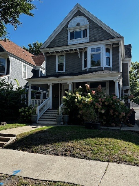 Building Photo - 2117 Bryant Ave S Unit 2