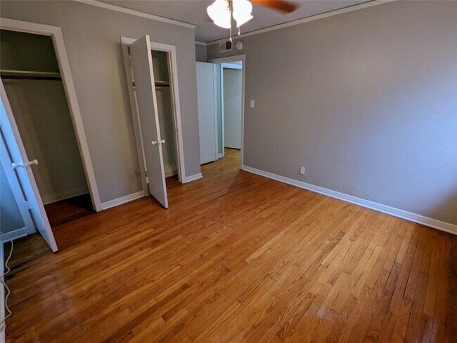 Photo - 4714 Oakshire Dr Unit 2