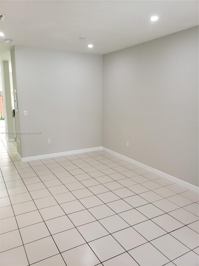 Photo - 1666 SE 27th Ct Unidad 103